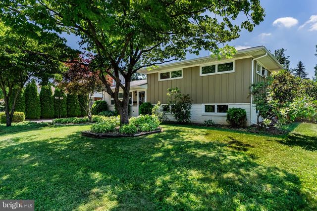 902 APPLE DR, Mechanicsburg, PA 17055