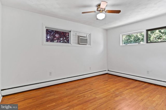 902 APPLE DR, Mechanicsburg, PA 17055