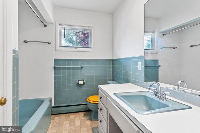 902 APPLE DR, Mechanicsburg, PA 17055