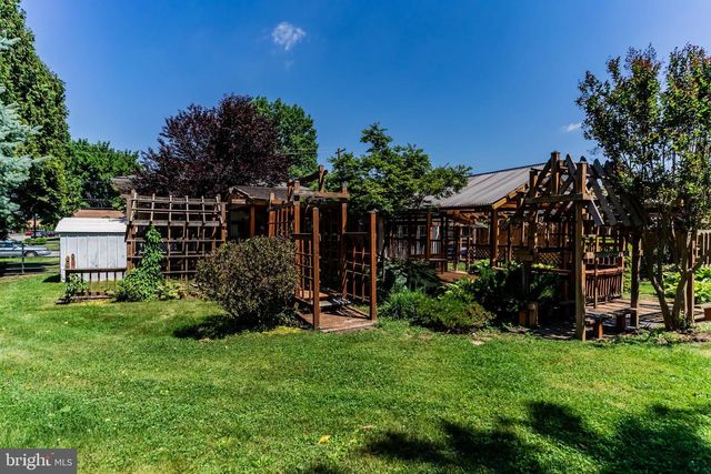 902 APPLE DR, Mechanicsburg, PA 17055