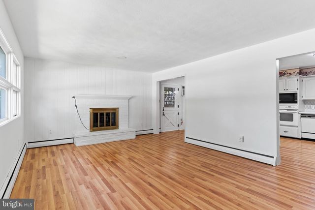902 APPLE DR, Mechanicsburg, PA 17055