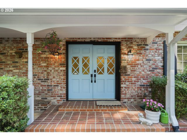 645 BERGIS Rd, Lake Oswego, OR 97034