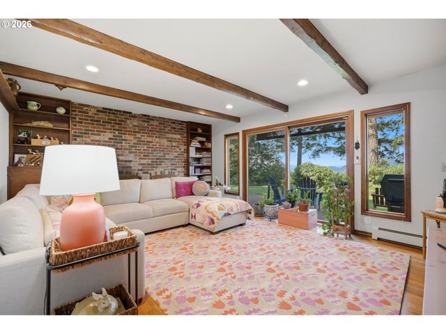 645 BERGIS Rd, Lake Oswego, OR 97034