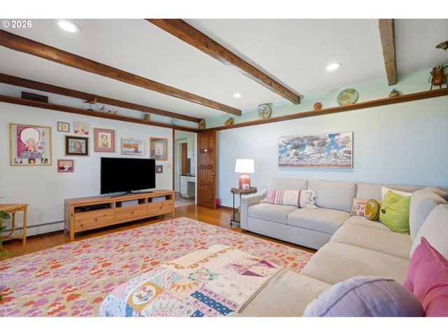 645 BERGIS Rd, Lake Oswego, OR 97034