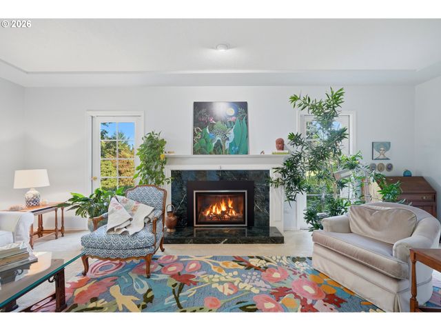 645 BERGIS Rd, Lake Oswego, OR 97034