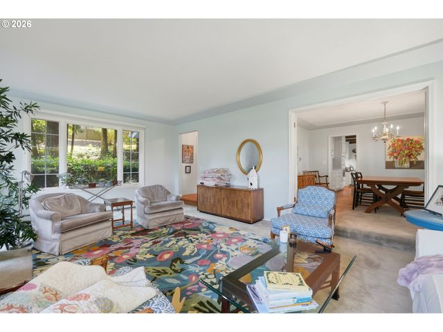 645 BERGIS Rd, Lake Oswego, OR 97034