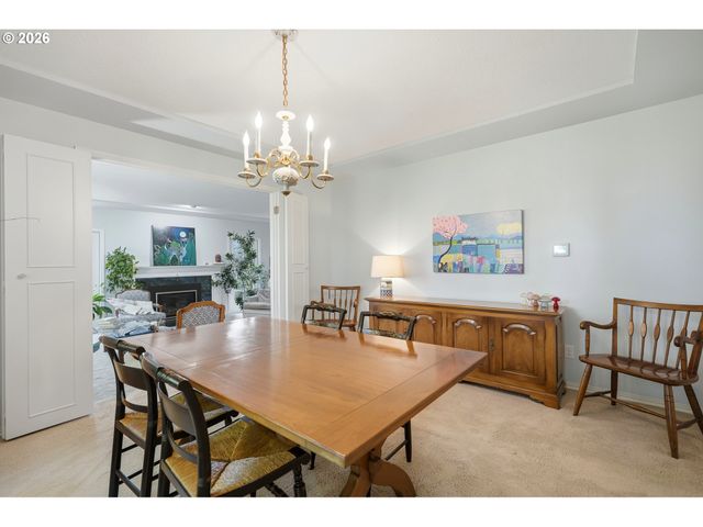 645 BERGIS Rd, Lake Oswego, OR 97034