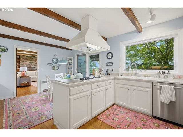 645 BERGIS Rd, Lake Oswego, OR 97034