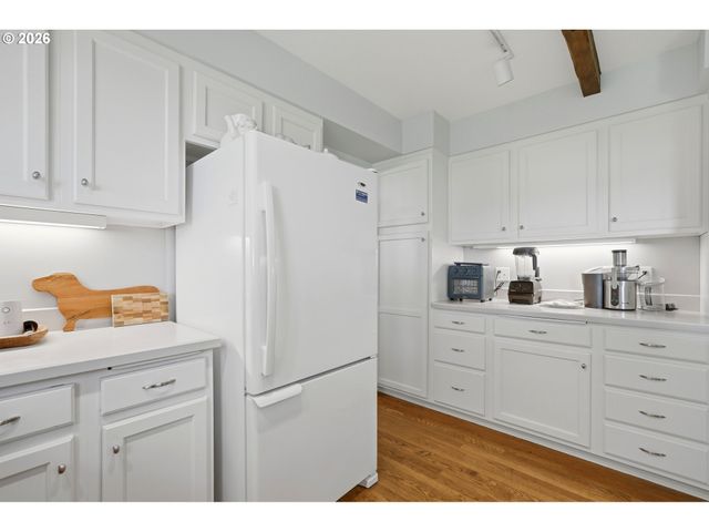 645 BERGIS Rd, Lake Oswego, OR 97034