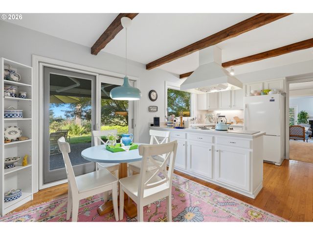 645 BERGIS Rd, Lake Oswego, OR 97034