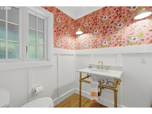645 BERGIS Rd, Lake Oswego, OR 97034
