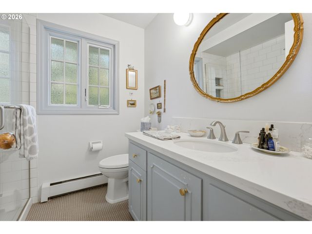 645 BERGIS Rd, Lake Oswego, OR 97034