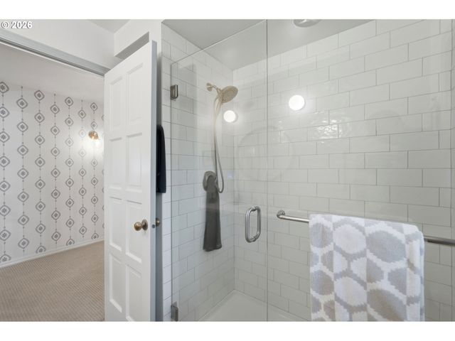 645 BERGIS Rd, Lake Oswego, OR 97034