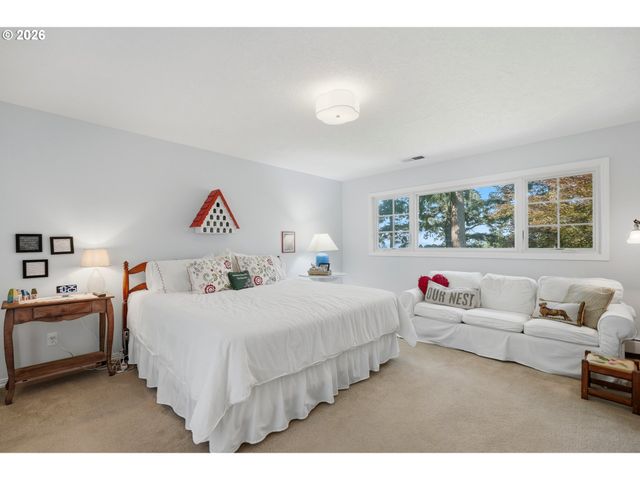 645 BERGIS Rd, Lake Oswego, OR 97034