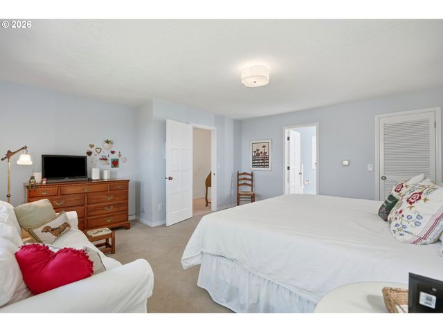 645 BERGIS Rd, Lake Oswego, OR 97034