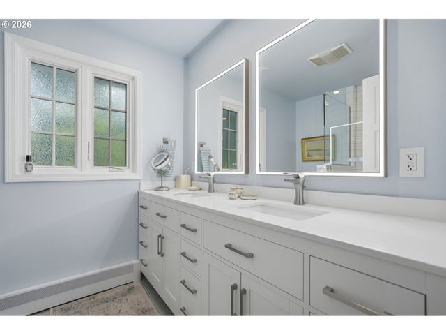 645 BERGIS Rd, Lake Oswego, OR 97034