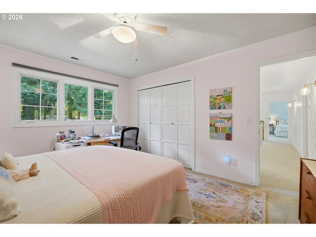 645 BERGIS Rd, Lake Oswego, OR 97034