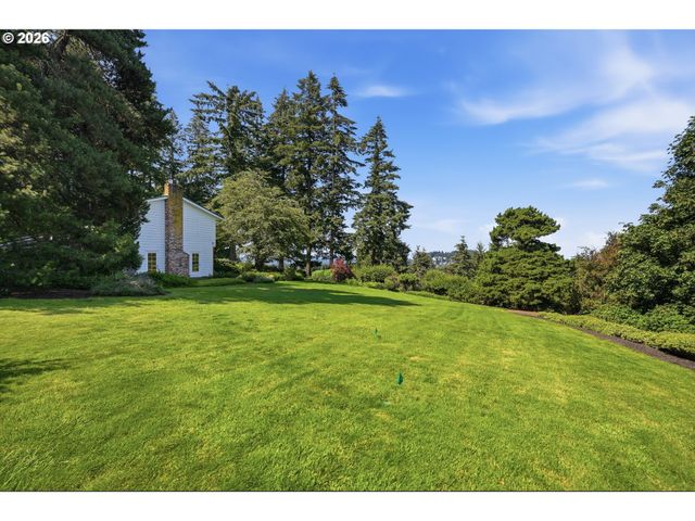 645 BERGIS Rd, Lake Oswego, OR 97034