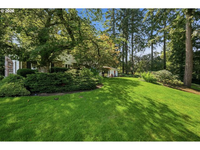 645 BERGIS Rd, Lake Oswego, OR 97034