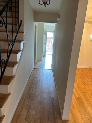 409 Fox Hills Drive N, Bloomfield Hills, MI 48304