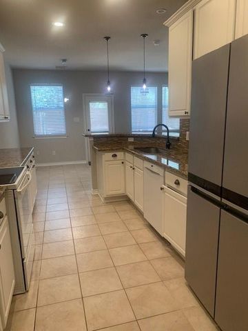30 Peachridge Place, The Woodlands, TX 77382