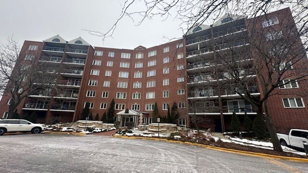 8560 W Foster Avenue 604, Norridge, IL 60706