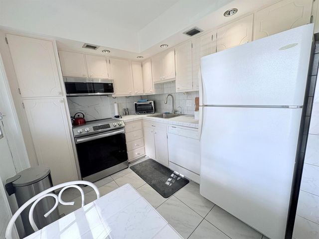 2671 S Course Drive S 108, Pompano Beach, FL 33069