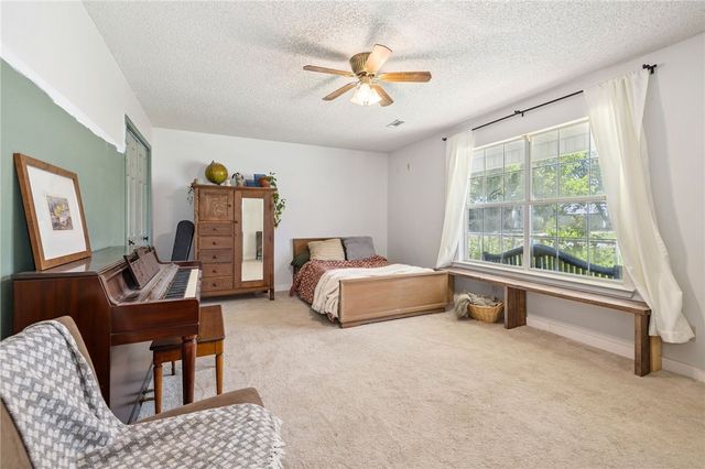 332 Napier Lane, Fayetteville, AR 72701