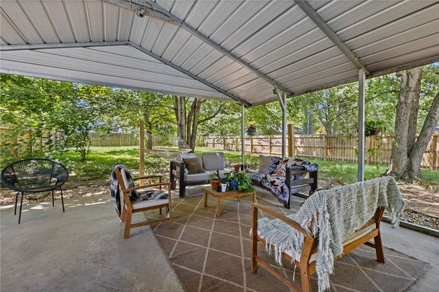 332 Napier Lane, Fayetteville, AR 72701