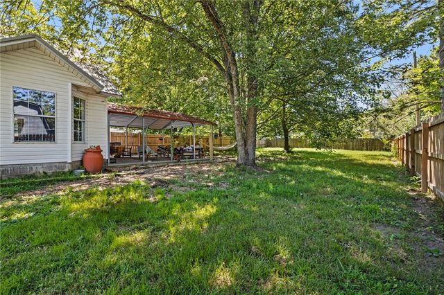 332 Napier Lane, Fayetteville, AR 72701