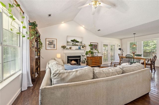 332 Napier Lane, Fayetteville, AR 72701