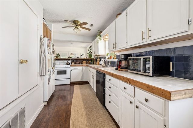 332 Napier Lane, Fayetteville, AR 72701