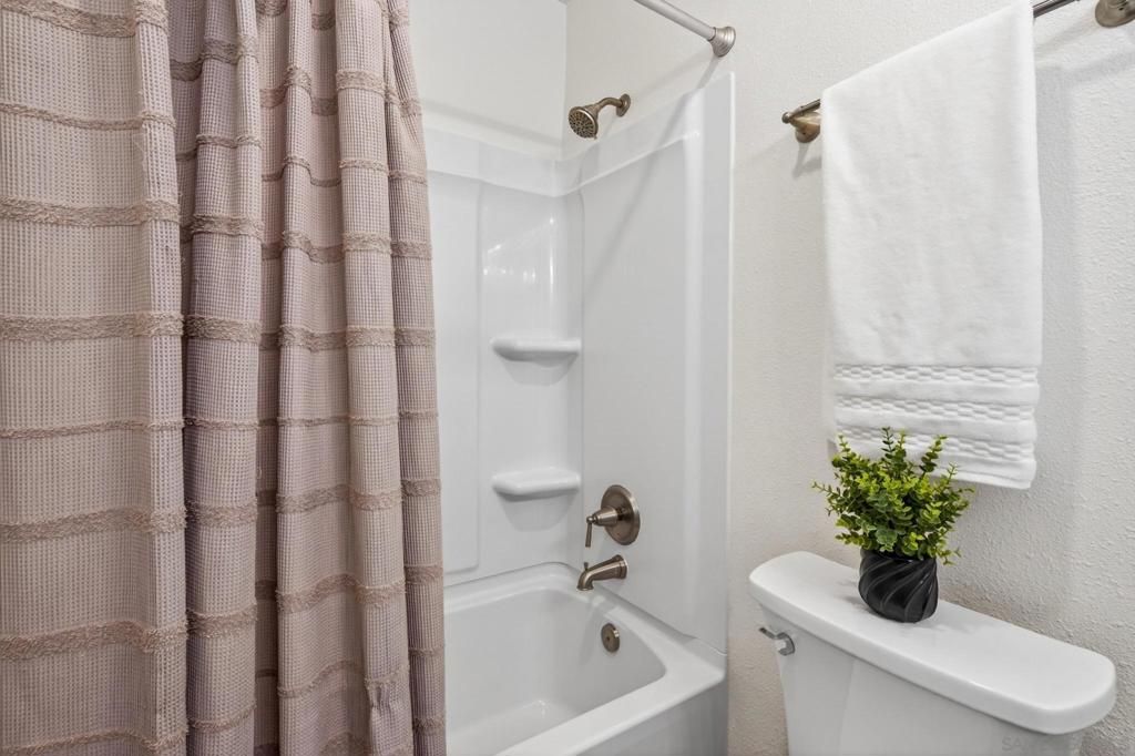 Image 27 of property listing at 1272 Lancer Glen, Escondido, CA 92029