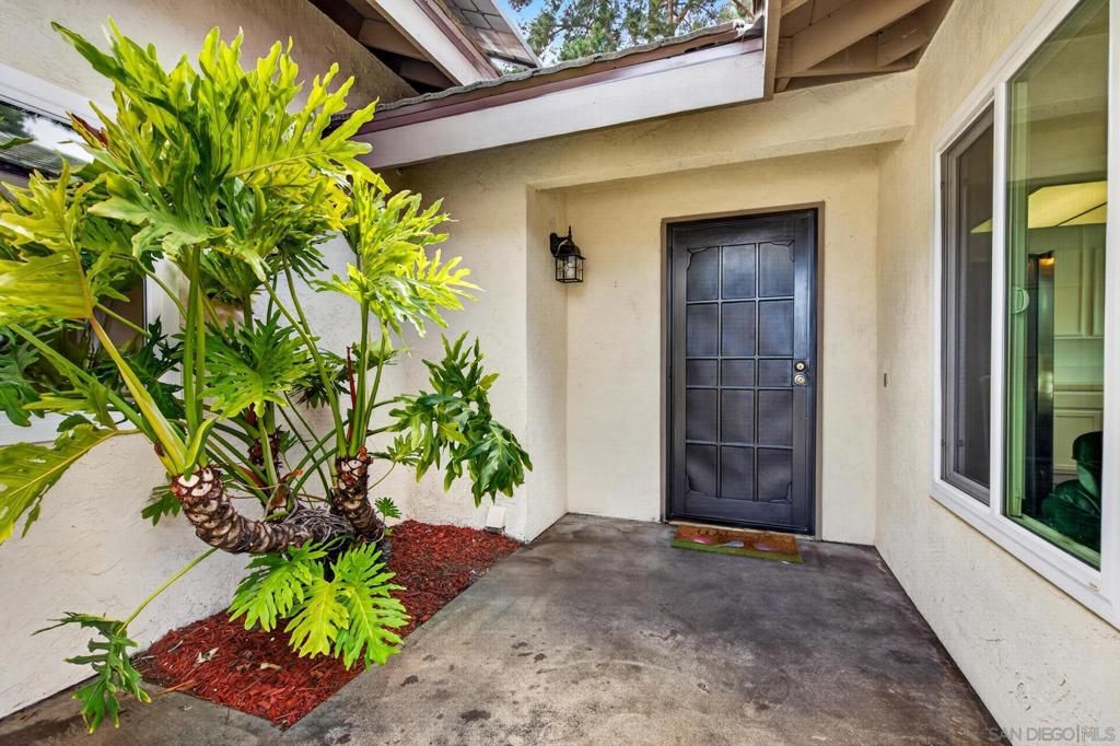 Image 4 of property listing at 1272 Lancer Glen, Escondido, CA 92029