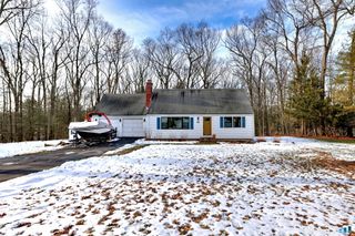 10 Woodcliff Drive, Simsbury, CT 06070
