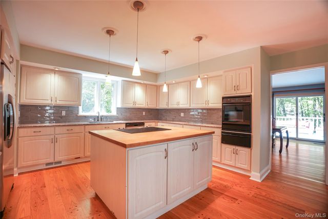22 Peters Lane, Pound Ridge, NY 10576