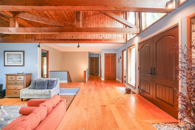 22 Peters Lane, Pound Ridge, NY 10576