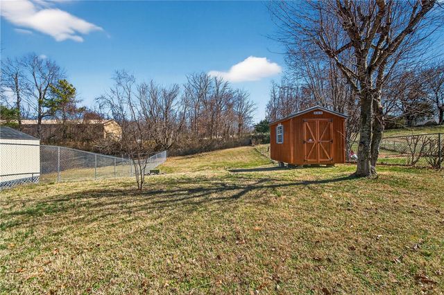 1013 E Street, Rogers, AR 72756