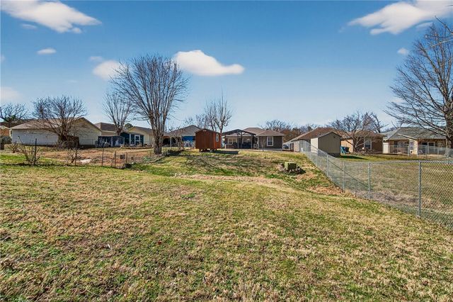 1013 E Street, Rogers, AR 72756