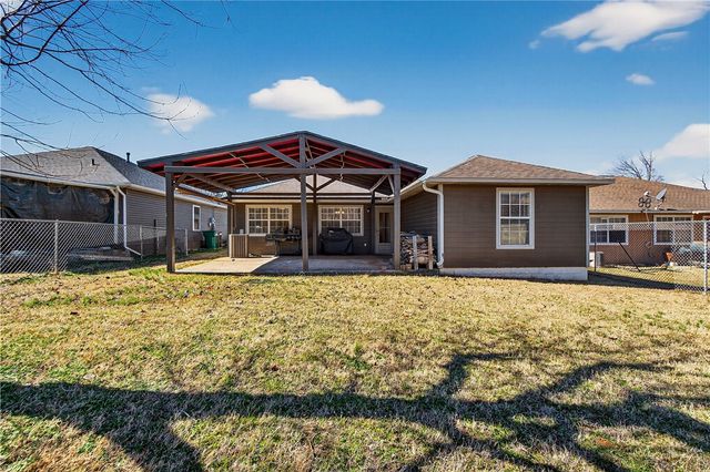 1013 E Street, Rogers, AR 72756