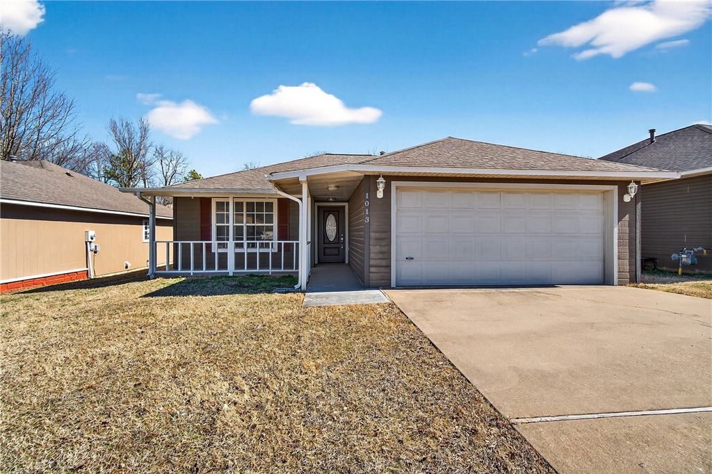 1013 E Street, Rogers, AR 72756