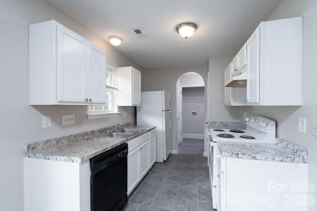 8016 Bronze Pike Drive, Charlotte, NC 28273
