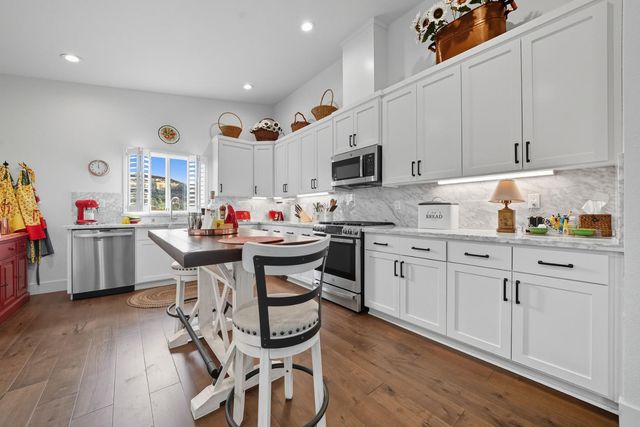 9166 Lakeside Dr, Mountain Ranch, CA 95246