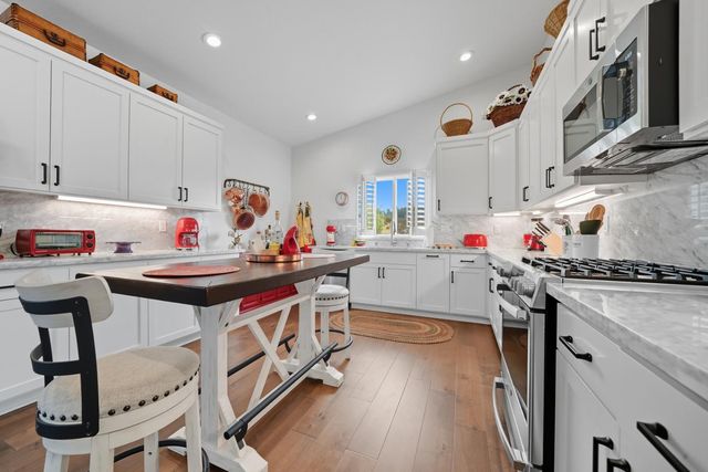 9166 Lakeside Dr, Mountain Ranch, CA 95246