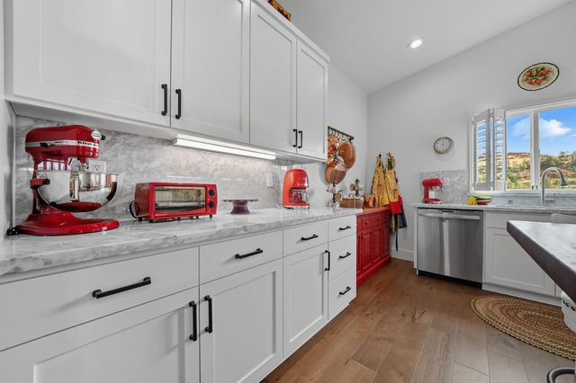 9166 Lakeside Dr, Mountain Ranch, CA 95246