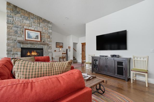 9166 Lakeside Dr, Mountain Ranch, CA 95246