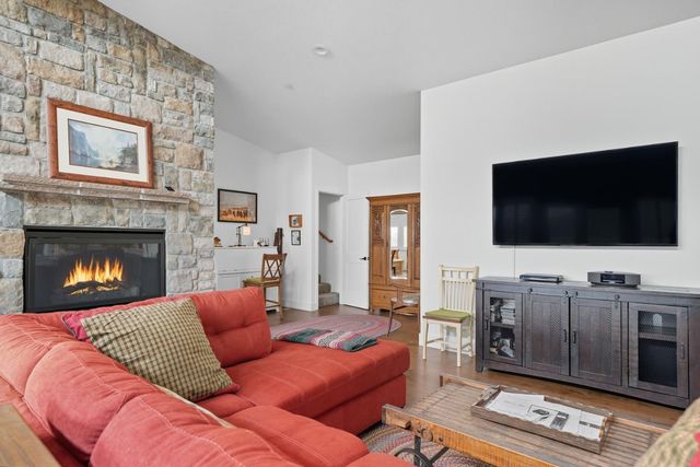 9166 Lakeside Dr, Mountain Ranch, CA 95246