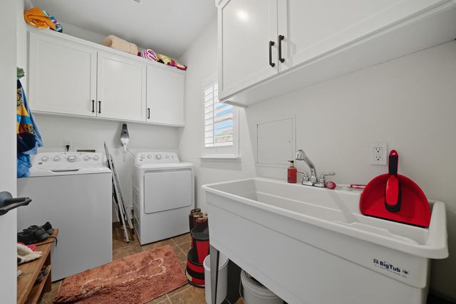 9166 Lakeside Dr, Mountain Ranch, CA 95246