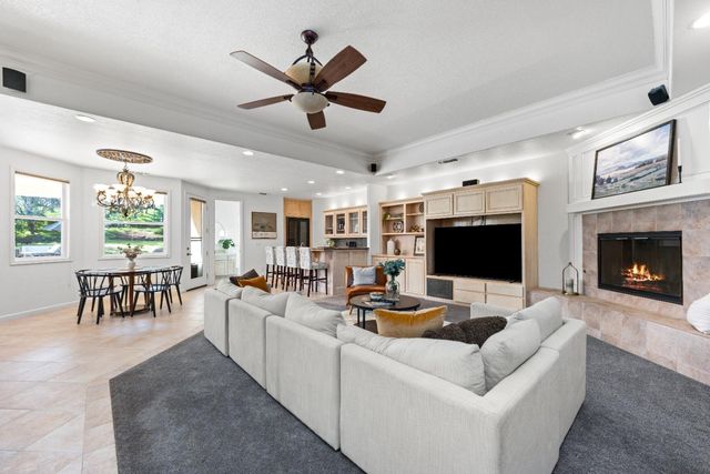 10000 Hadleigh Dr, Orangevale, CA 95662