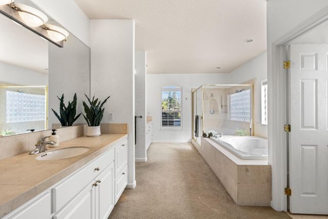 10000 Hadleigh Dr, Orangevale, CA 95662